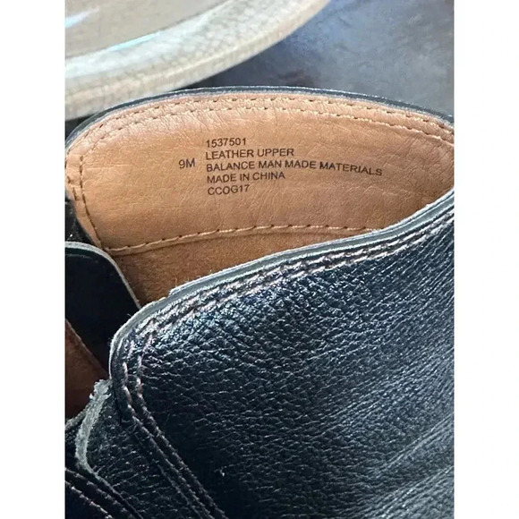 Sofft Black Leather Stacked Heel Ankle Boot Size 9M - Picture 2 of 6